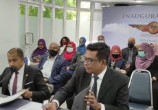 އައްޑޫގައި ހިންގާ ފްލައިން ސްކޫލް ގަނެ އެތަން ހިންގުމަށް ހަވާލުވުމުގެ ގޮތުން ބޭއްވި ޖަލްސާގެ ތެރެއިން : ފޮޓޯ/ އެވިޑް ކޮލެޖް