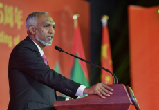 ޗައިނާގެ 75 ވަނަ ޤައުމީ ދުވަހުގެ މުނާސަބަތުގައި ބޭއްވި ރަސްމިއްޔާުގެ ތެރެއިން ރައީސް ވާހަކަފުޅު ދައްކަވަނީ-- ފޮޓޯ: ރައީސް އޮފީސް